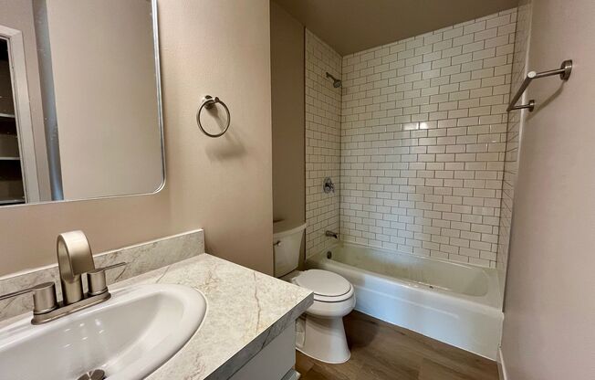 3 beds, 2 baths, $1,695, Unit 224