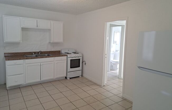 2 beds, 1 bath, $1,050