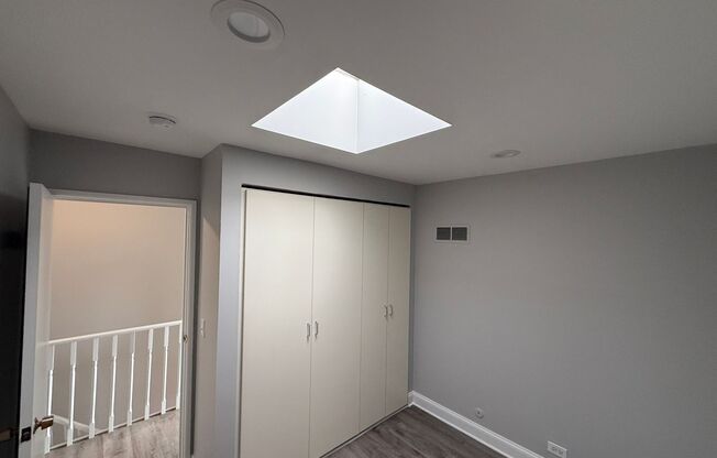 2 beds, 1.5 baths, $2,550, Unit 305