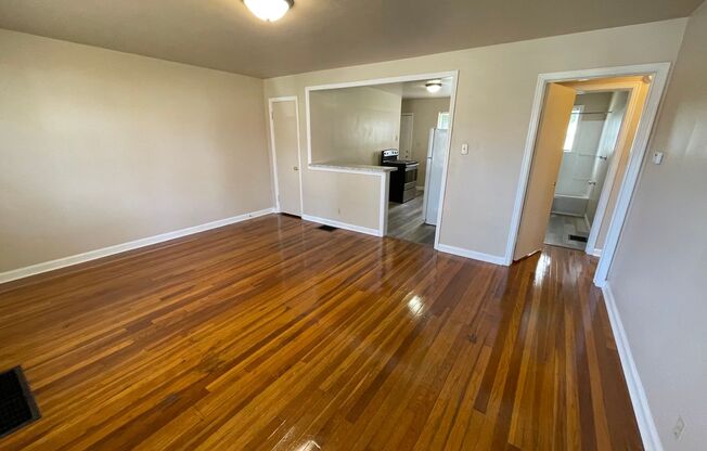 2 beds, 1 bath, 1,400 sqft, $1,084, Unit 4420-10