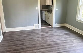 2 beds, 1 bath, 932 sqft, $900