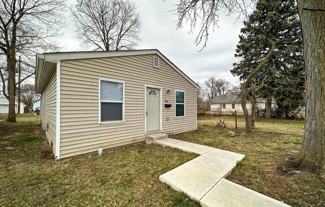 2810 Adams