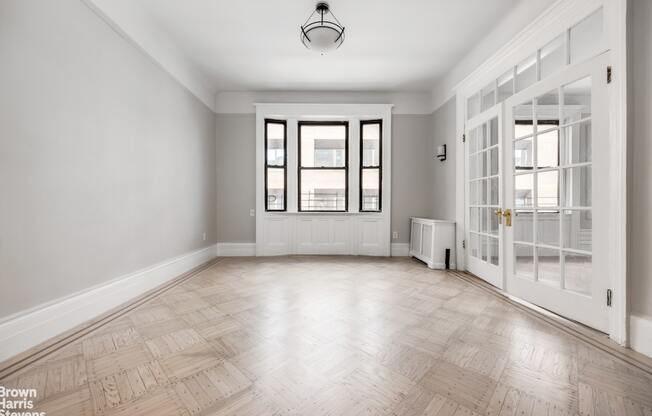 605 W 111 ST