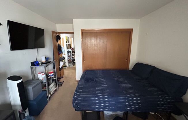 1 bed, 1 bath, $1,015, Unit 17