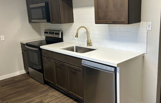 1 bed, 1 bath, 625 sqft, $995, Unit 06