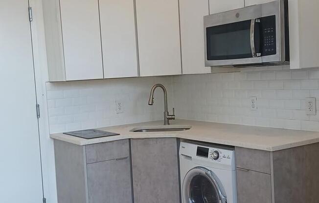 648 W 158 ST