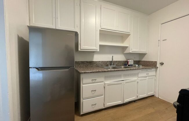 3 beds, 1 bath, 1,100 sqft, $2,550, Unit Unit #3