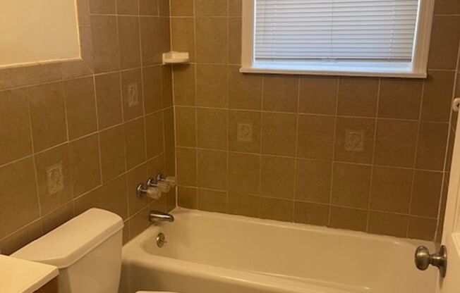 2 beds, 1 bath, $1,595