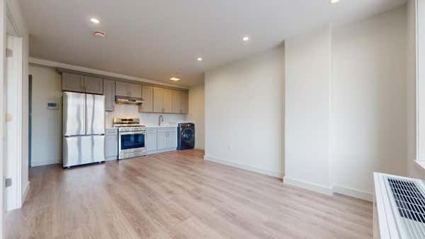 63 68 AUSTIN ST