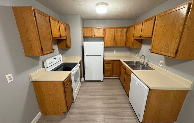 2 beds, 1 bath, 1,080 sqft, $820, Unit #20