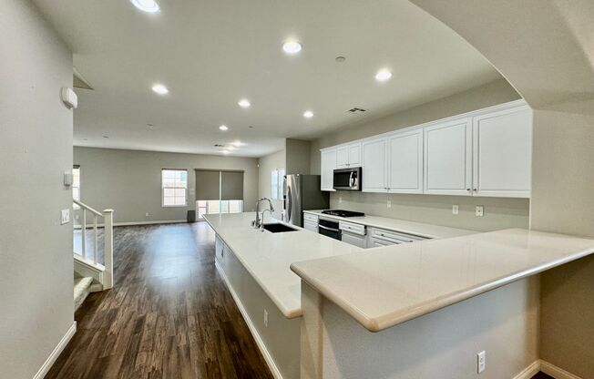 Cadence Home For Rent! City/Strip View, Roof Top Sky Deck!