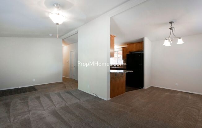 Prime Clackamas Location – 2BR PRICE REDUCTION!