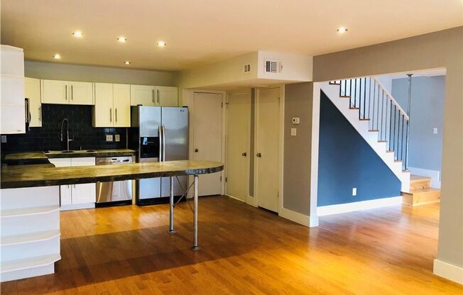 2 beds, 1.5 baths, $2,300, Unit Unit 3