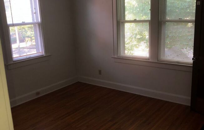 3 beds, 1 bath, 1,204 sqft, $1,895, Unit 716 Sheridan Ave.