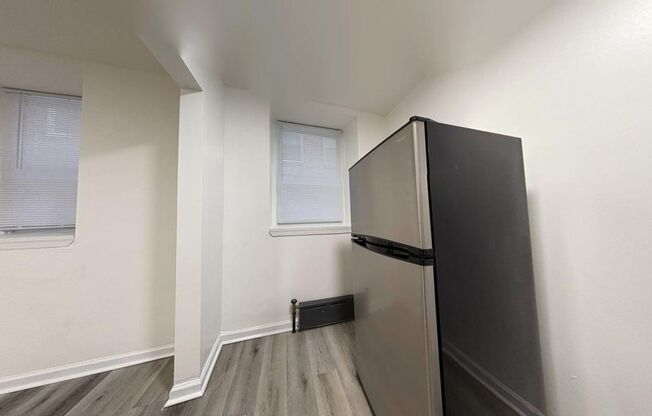 Studio, 1 bath, 295 sqft, $925, Unit B9