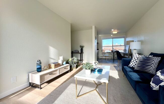 2 beds, 1 bath, 735 sqft, $2,125, Unit 109