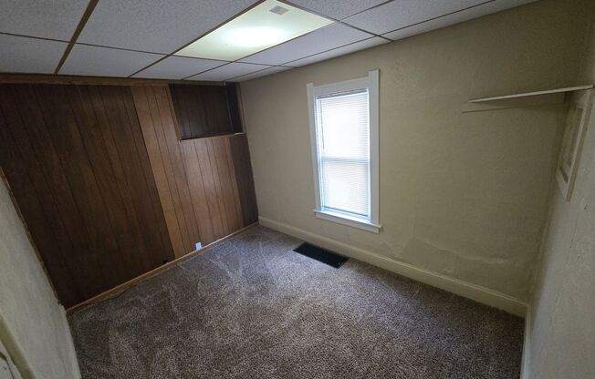 1 bed, 1 bath, 700 sqft, $650, Unit Lower