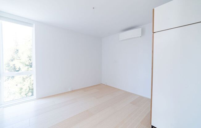 2 beds, 2 baths, $2,378, Unit 203