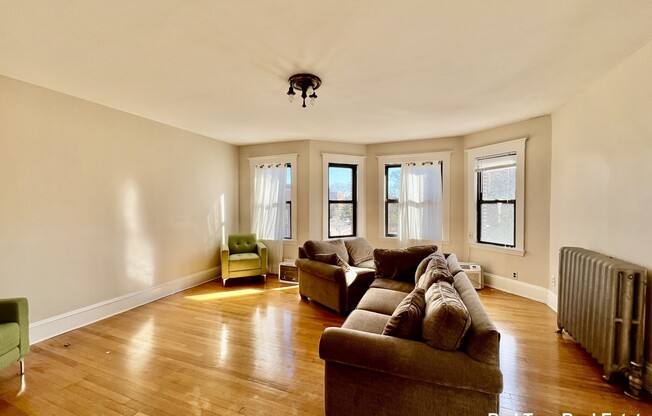 225 CHESTNUT HL AVE