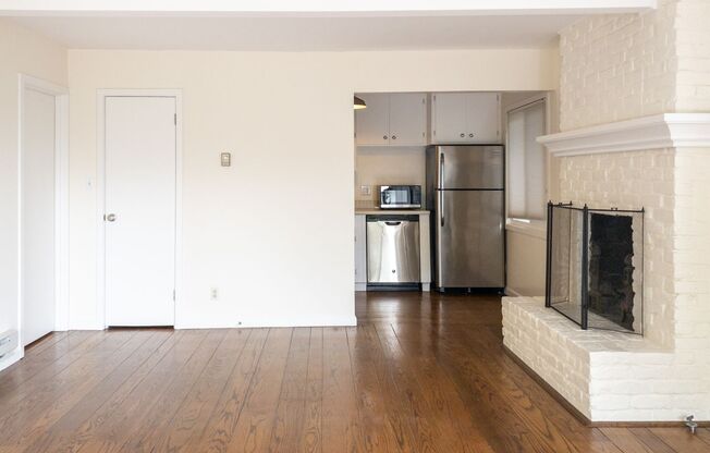 2 beds, 1 bath, $4,250, Unit B