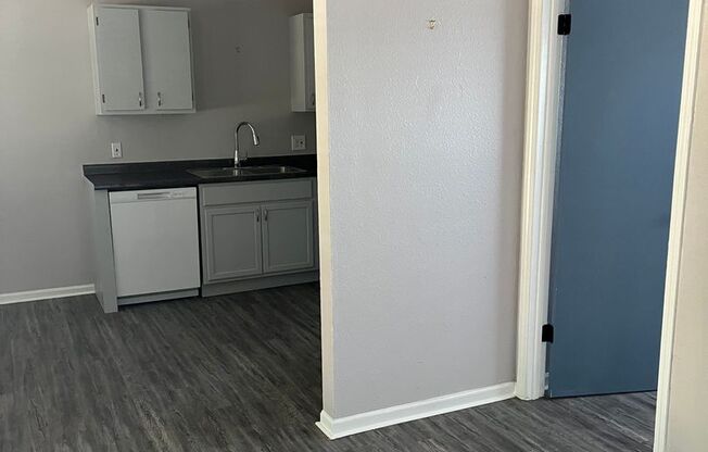 1 bed, 1 bath, 650 sqft, $695, Unit A4