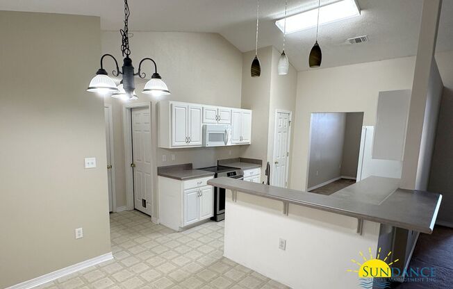 Beautiful 4 Bedroom Home in Navarre!