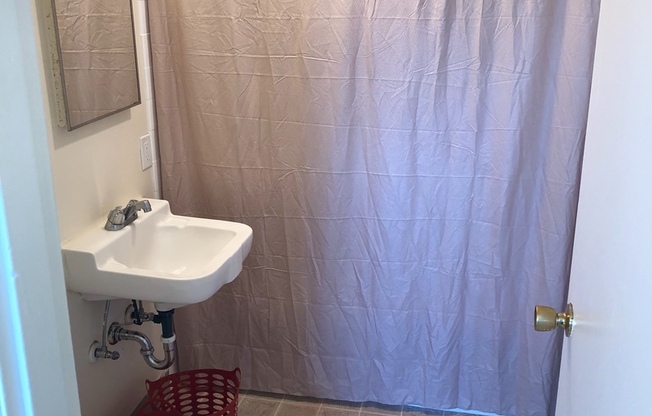 1 bed, 1 bath, 450 sqft, $995, Unit 239