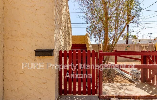 131 137 W ALMERIA RD