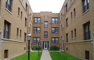 2637 N SPAULDING AVE