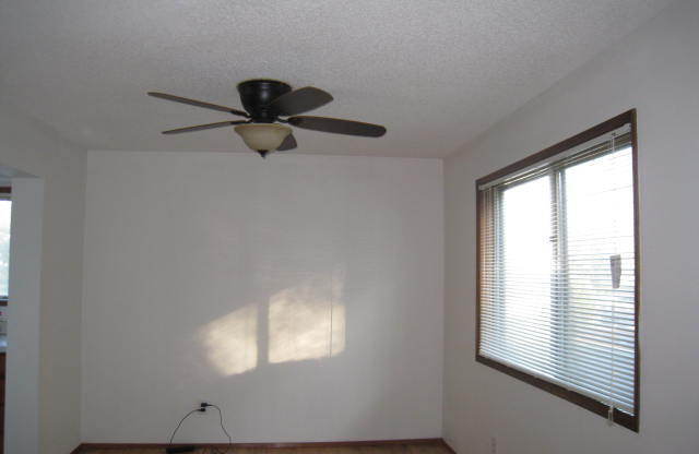 2 beds, 1 bath, 980 sqft, $1,695, Unit 1B