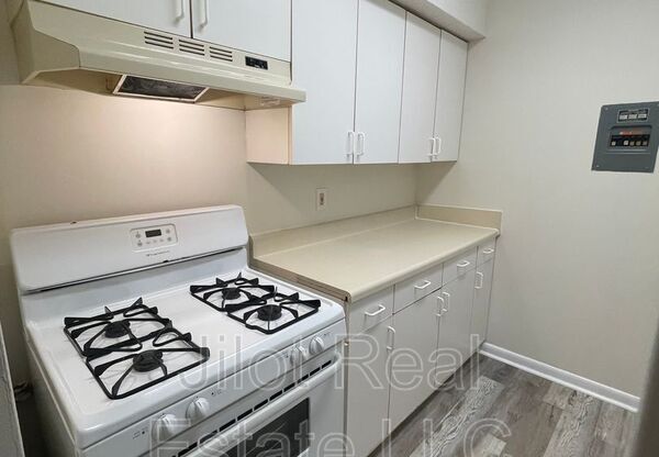 496 HOLDERNESS ST SW