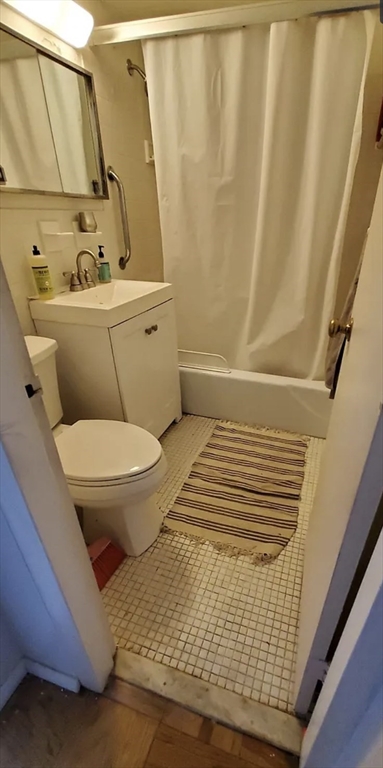 1 bed, 1 bath, 832 sqft, $2,800, Unit 2-o