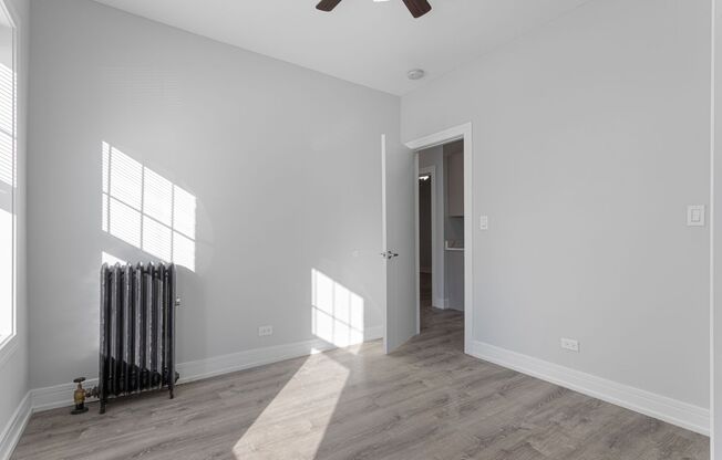 3 beds, 1 bath, 850 sqft, $2,550, Unit 1906-1