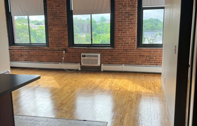 1 bed, 1 bath, 626 sqft, $1,750, Unit 45-622