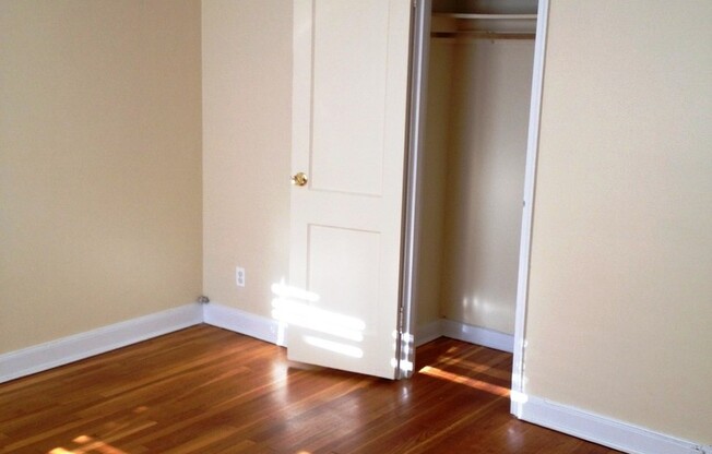 3 beds, 1 bath, 900 sqft, $1,795, Unit SQC-229-5