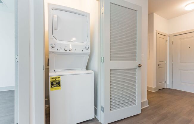 Studio, 1 bath, 580 sqft, $1,625