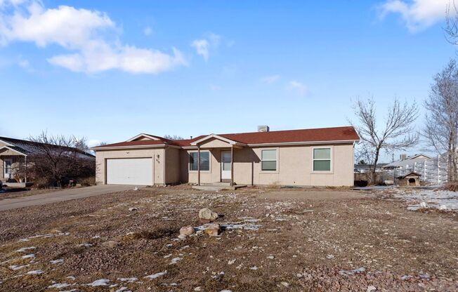 Pueblo West ranch home in cul-de-sac on .28 acre lot