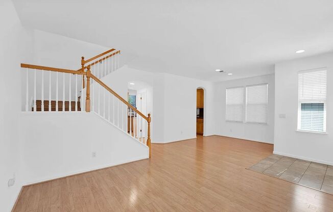 Campbell- gorgeous 4 beds, 2.5 baths single family home with 2 car garage