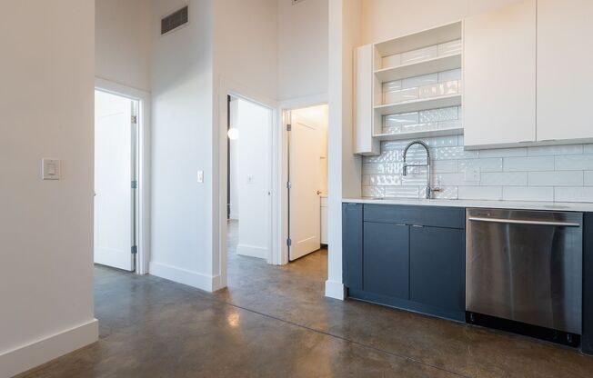 2 beds, 1 bath, 843 sqft, $2,100, Unit Unit 1006