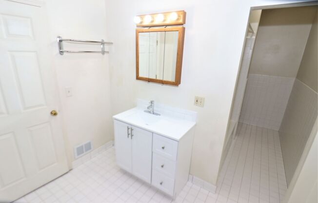 Spacious 1-Bedroom Apartment at 295 East Ferry