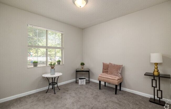 2 beds, 1 bath, $1,300, Unit 2206C