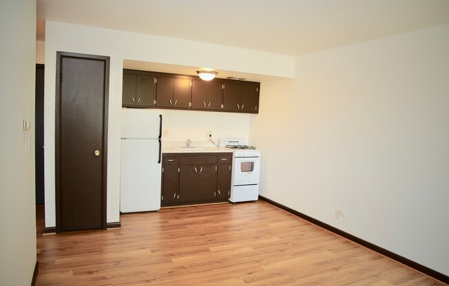 1 bed, 1 bath, 700 sqft, $895