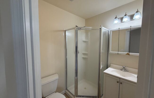 4 beds, 3 baths, 1,800 sqft, $2,200, Unit Unit 2