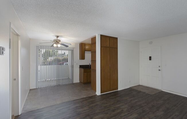 2 beds, 1 bath, $2,795, Unit 2B