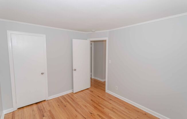 2 beds, 1 bath, $1,895, Unit V-18-3