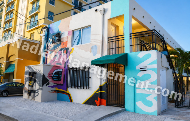 Beautifully Finished Downtown Studio