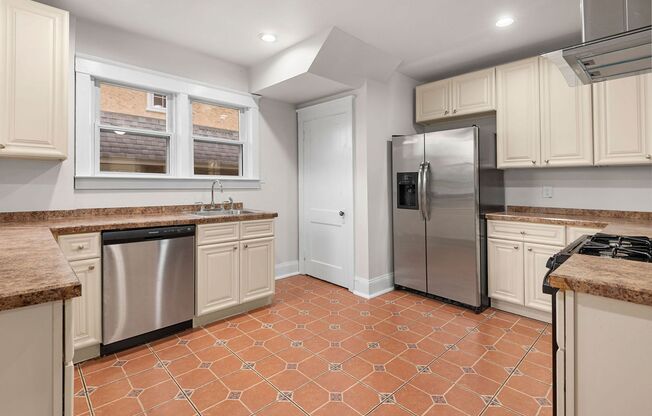 HALF MONTH FREE* Single family home with newly refinished hardwood floors throughout, gas fireplace, off-street parking, garage, private yard and unfinished basement!
