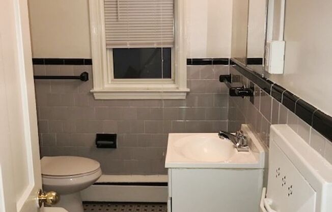 1 bed, 1 bath, 700 sqft, $1,400, Unit D4