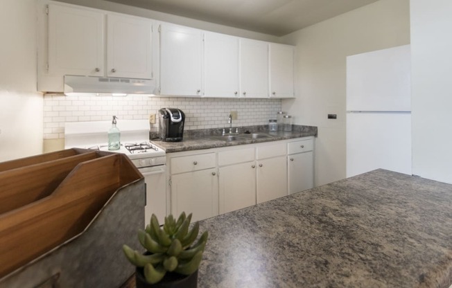 This is a photo of the kitchen of the 1 bedroom, 631 square foot model apartment at Lake of the Woods Apartments in Cincinnati, OH.