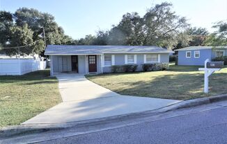 Modest  Oldie but Goodie Clermont 3/2 Home